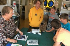 Hinter den Kulissen: Besuch in der Grafik-Werkstatt. (Foto: Eva Klooth / Deutsches Meeresmuseum)