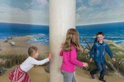 Erkunden und Toben erlaubt im Erlebnisbereich "Meer für Kinder". (Foto: Johannes-Maria Schlorke / Deutsches Meeresmuseum)
