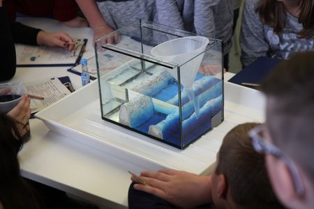 Experimente zur Ostsee-ein Brackwassermeer. (Foto: Helen Landgraf / Deutsches Meeresmuseum)